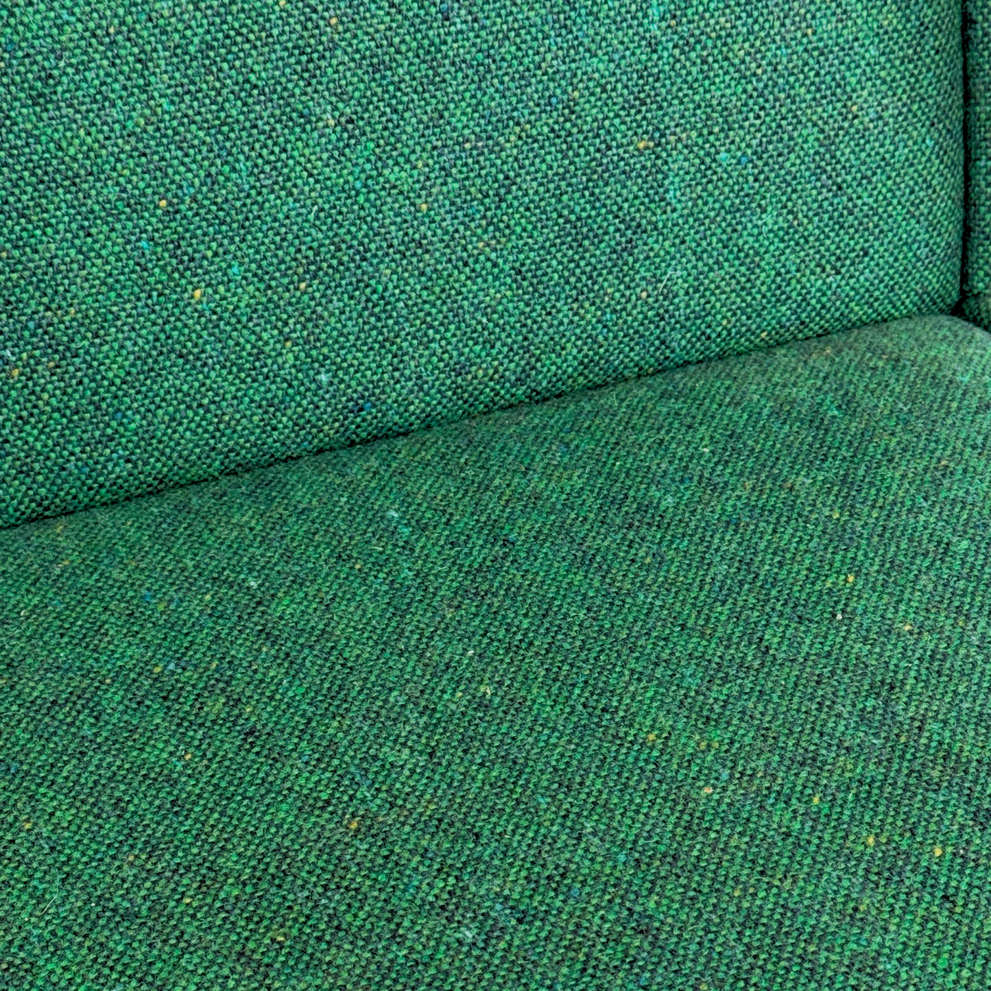 Vihreä kromijalkainen nojatuoli