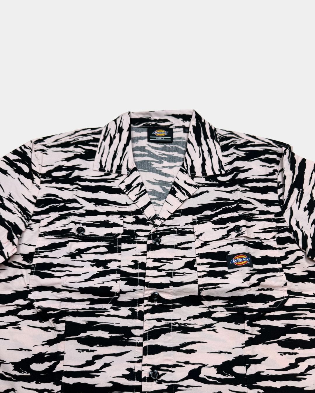 Dickies Pillager Dress paitamekko, vaaleanpunainen tiikerikuvio, koko S – uusi
