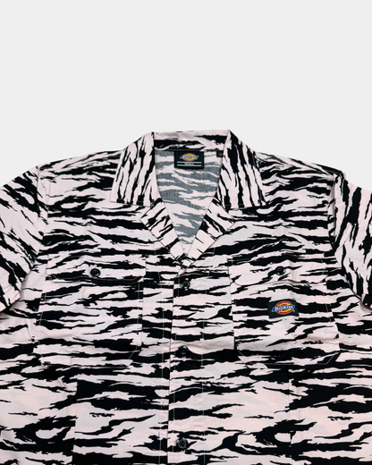Dickies Pillager Dress paitamekko, vaaleanpunainen tiikerikuvio, koko S – uusi
