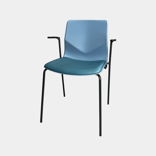 FourSure® -tuoli käsinojilla