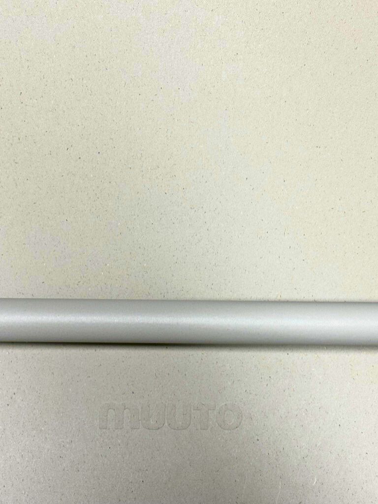 Muuto Fiber-tuoli käsinojilla - harmaa